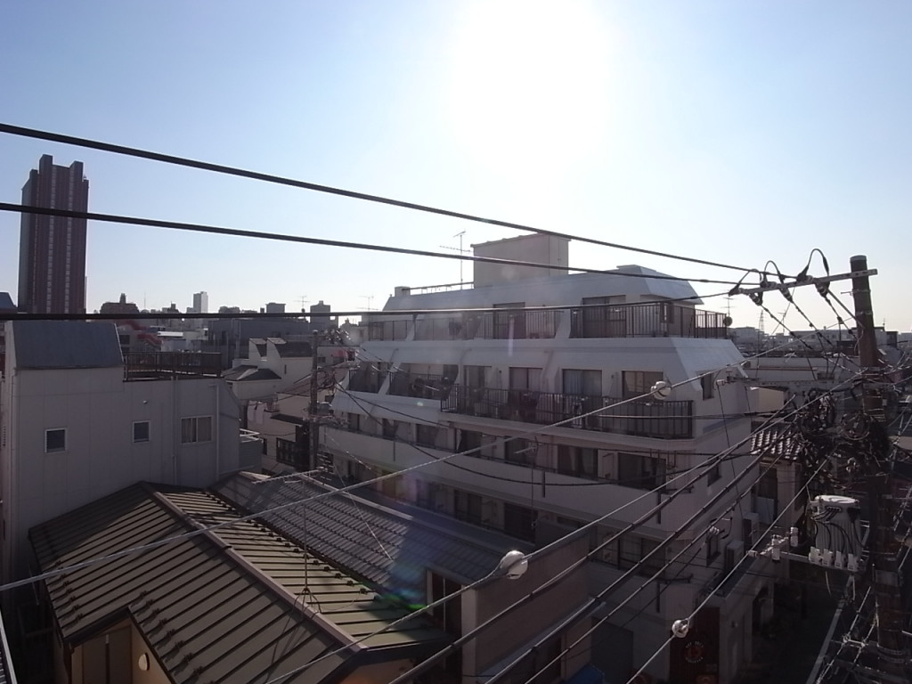 南西方向の眺望。見晴らしもあって夕方まで日当たりがある。