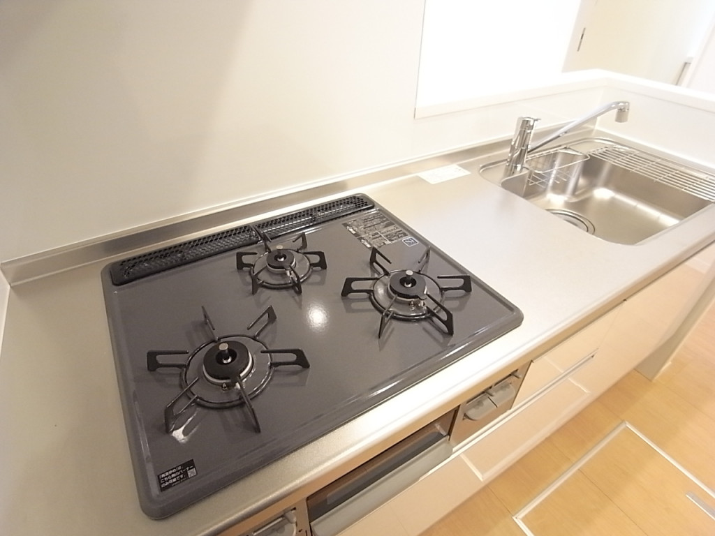 システムキッチンガス3口グリル付き！