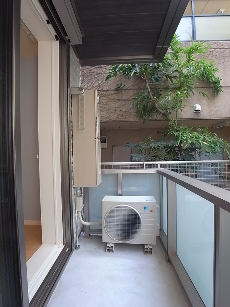 西向きのバルコニーは午後によく日が当たります！