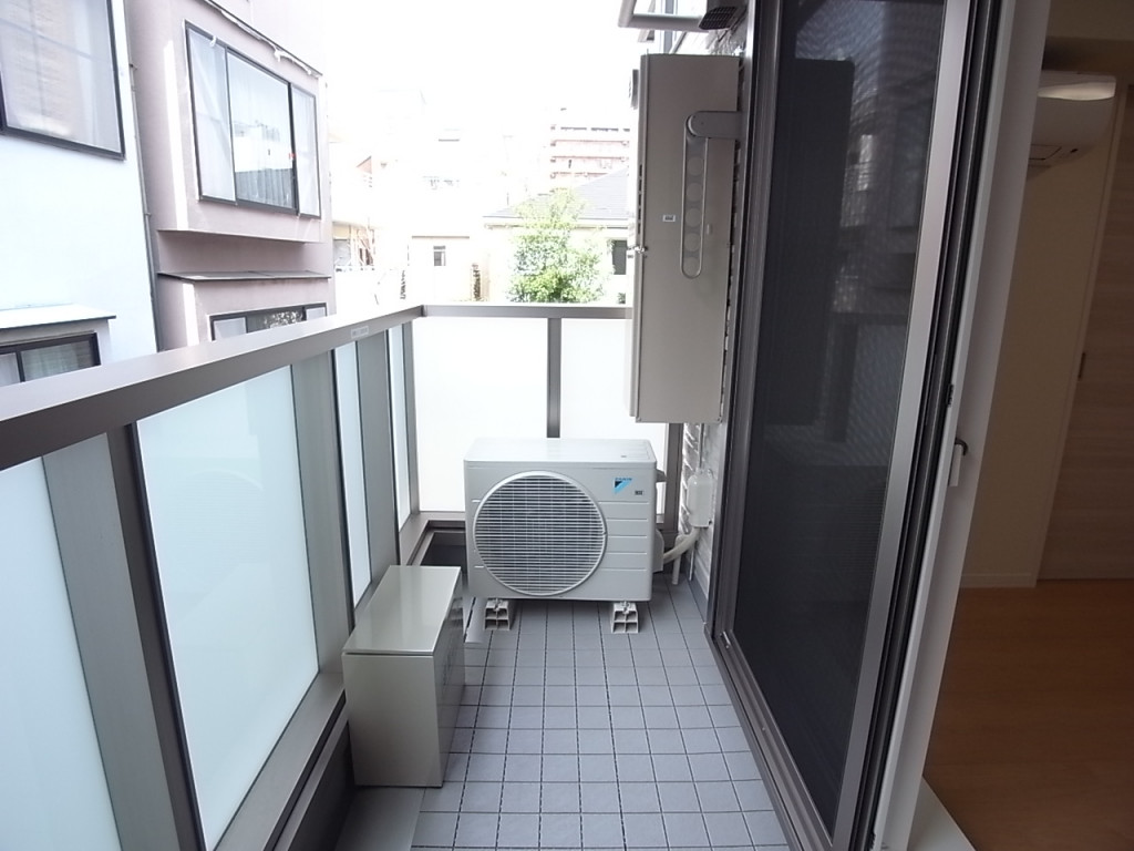 西向きのバルコニーは午後によく日が当たります！