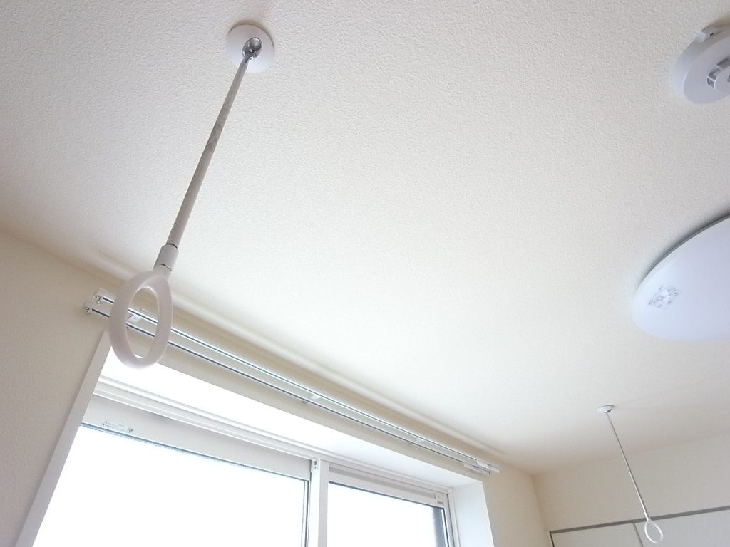 雨の日にも重宝する室内物干し具！