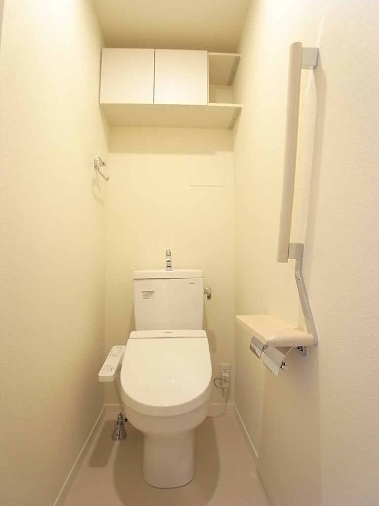 清潔感のあるトイレは温水洗浄便座！