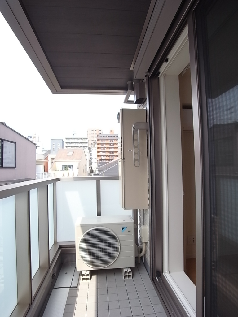 西向きのバルコニーは午後によく日が当たります！