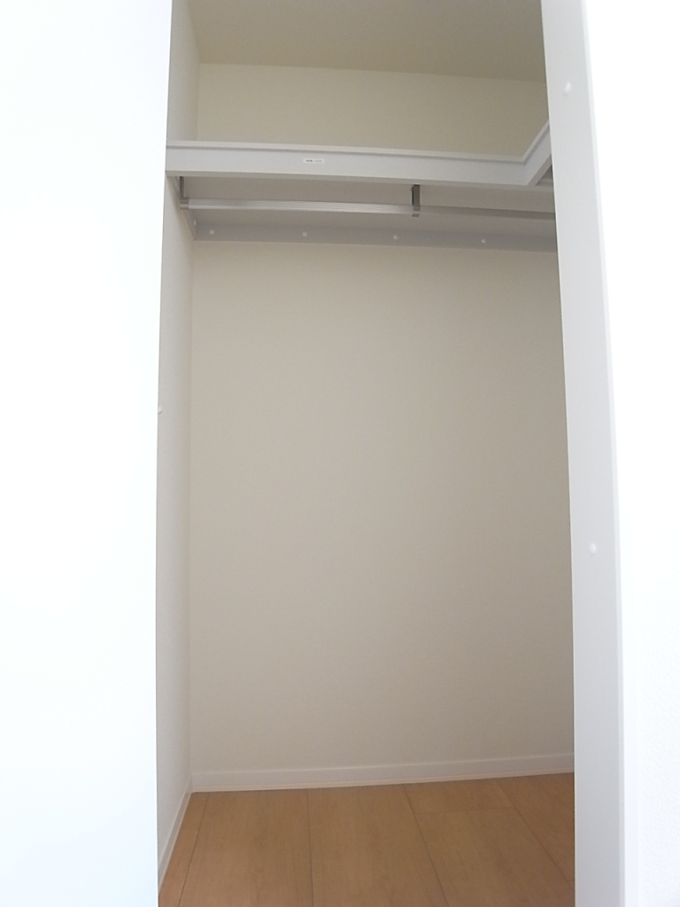 大容量クローゼットでお部屋がスッキリと片付きます！