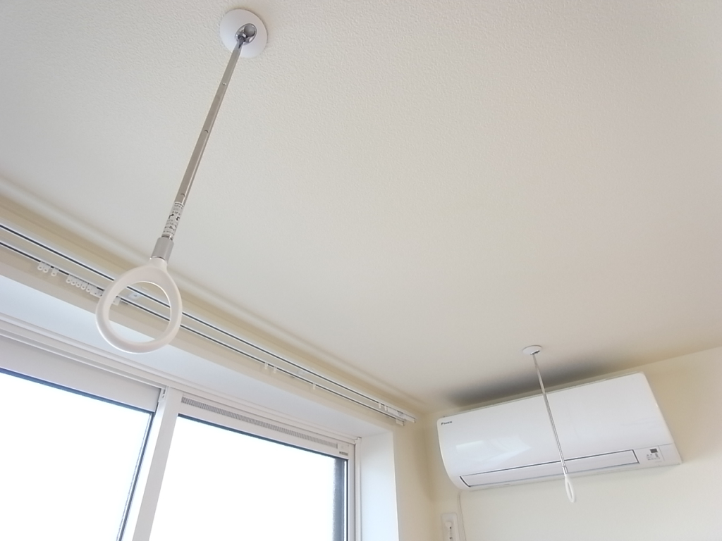 雨の日にも重宝する室内物干し具！