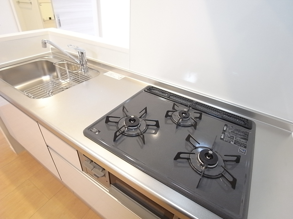 システムキッチンガス3口グリル付き！