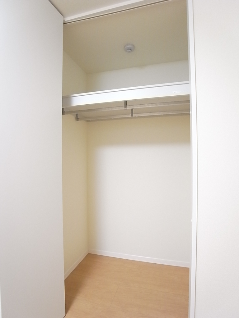 大容量クローゼットでお部屋がスッキリと片付きます！