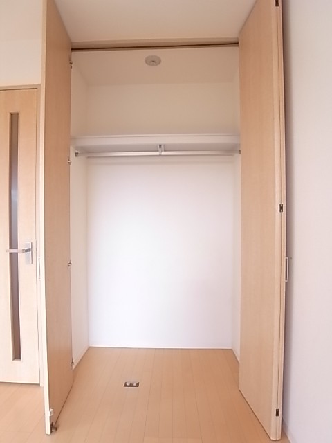 大型の収納に荷物をしっかりしまいましょう！