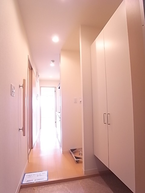 玄関からお部屋を見た写真です