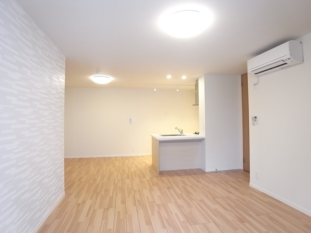 バルコニー側からキッチン方向を撮影！