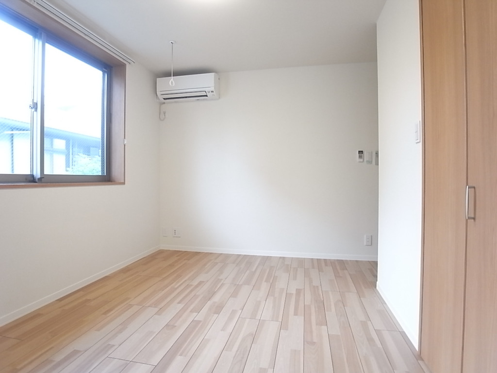 2面採光で明るい洋室！