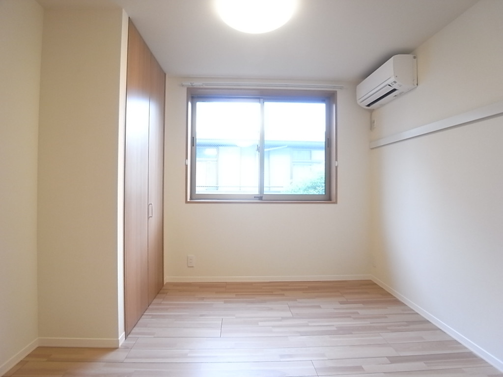 東側洋室は5.5帖！