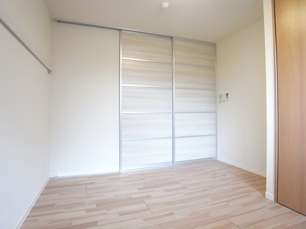 リビングとの間のスライドドアを閉めたところ！