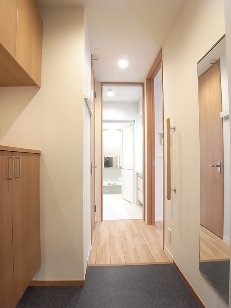 玄関から室内方向を撮影！