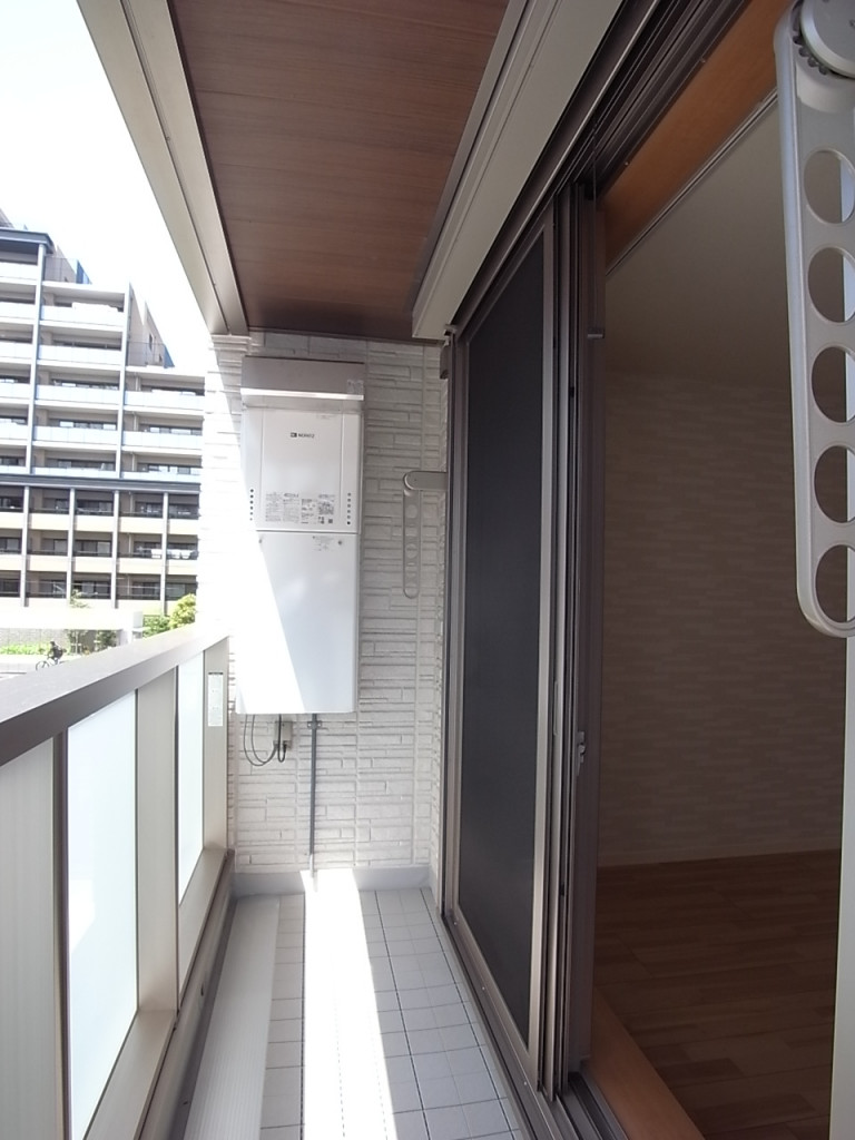 西向きのバルコニーは午後によく日が当たります！