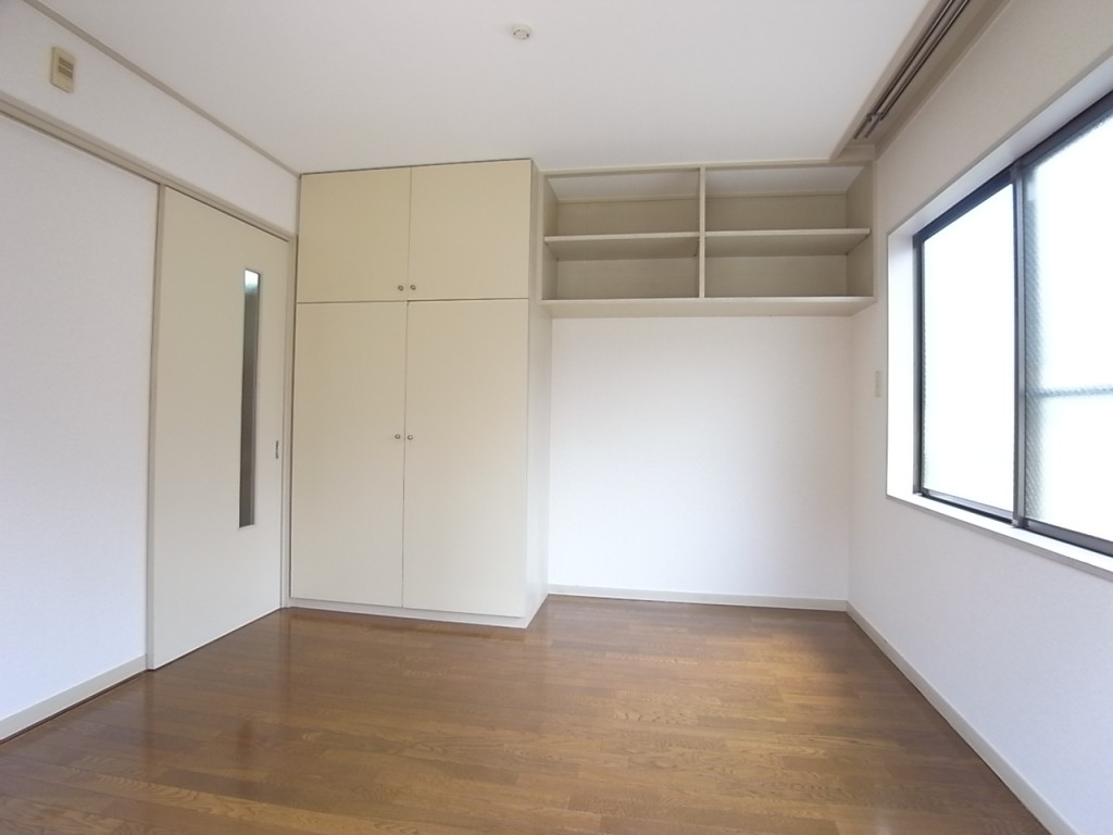 東南角部屋でよく日が入ります！