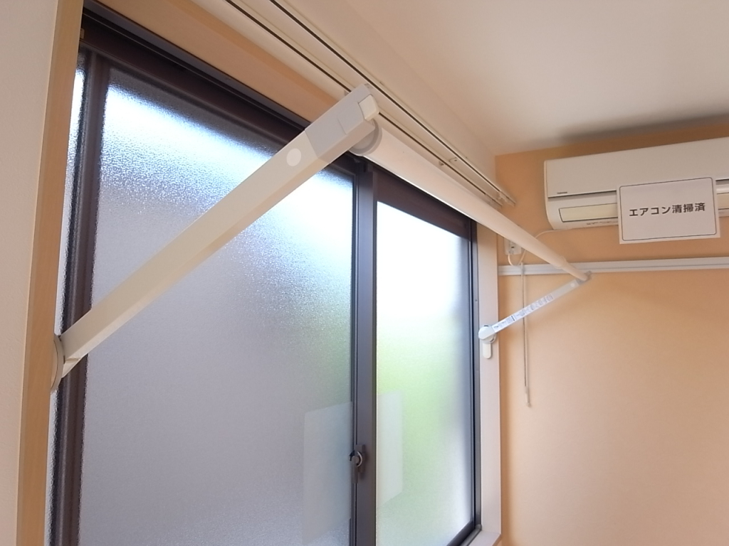 雨の日にも重宝する室内物干し具！