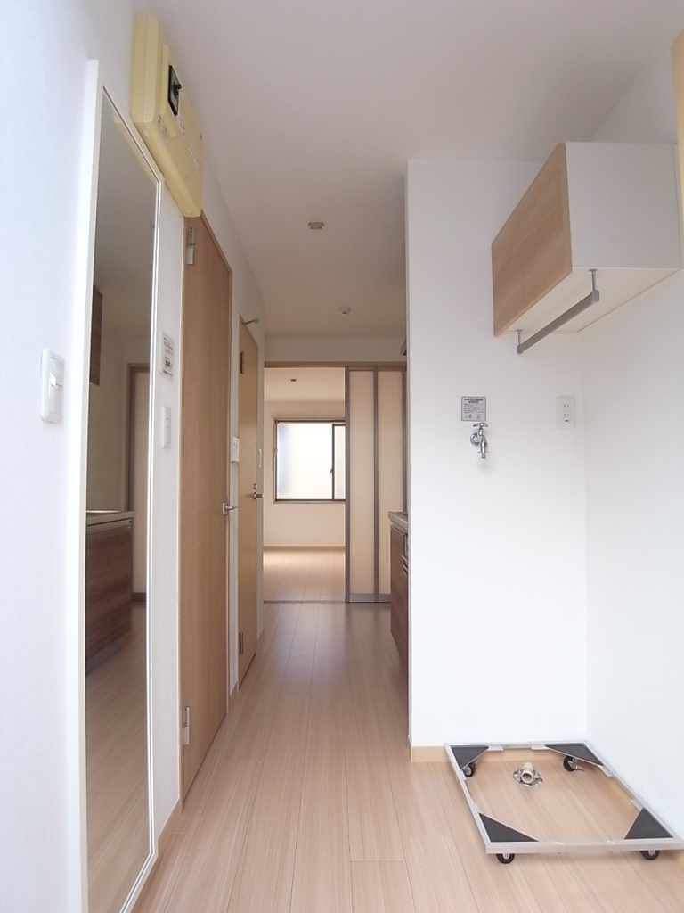 玄関から室内方向を撮影！