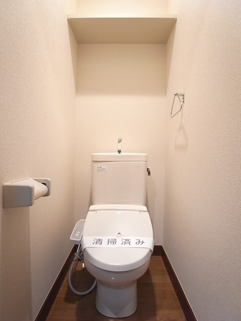 温水洗浄便座付きのトイレ。