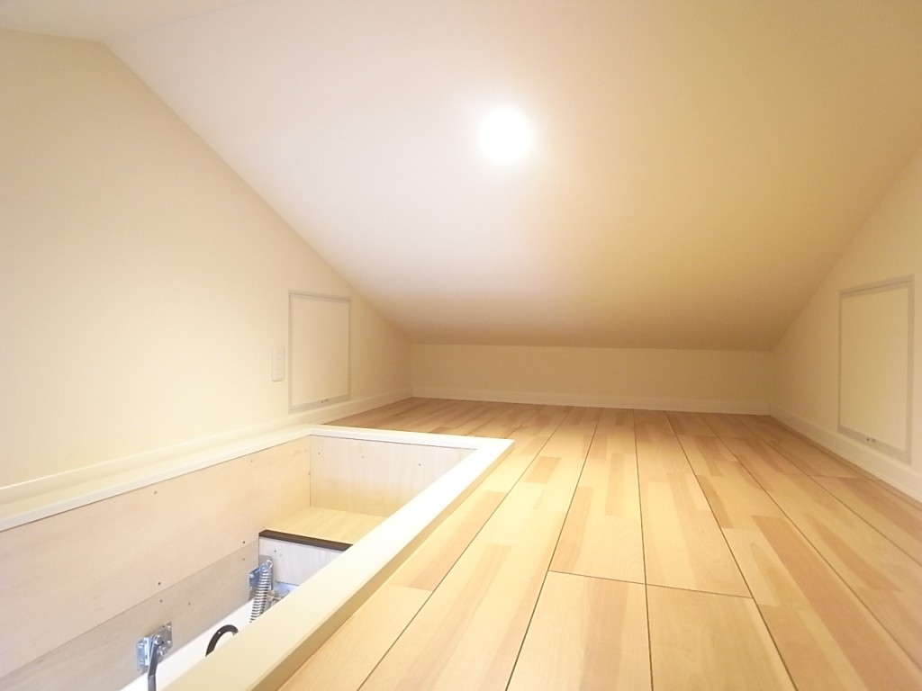 3.7帖の小屋裏収納！