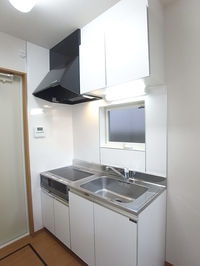 換気、明り取りの窓があるキッチン！