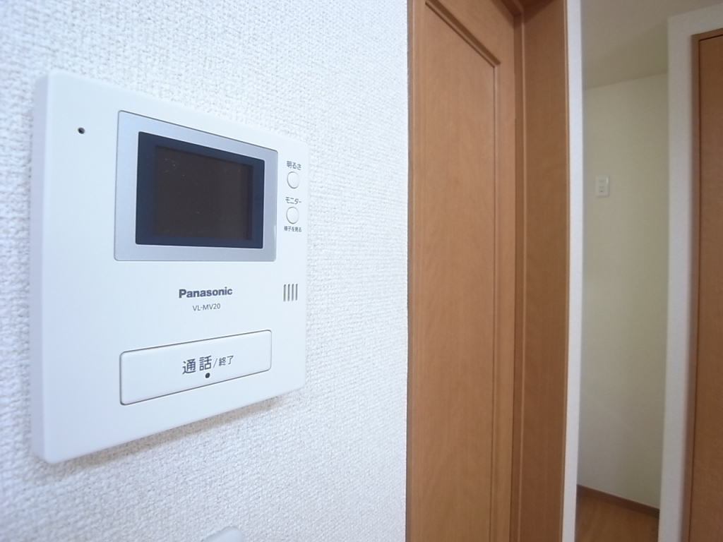 来客はまずモニターホンで確認を！