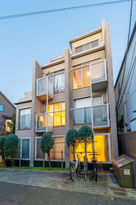 夕暮れ時もムードがある建物です
