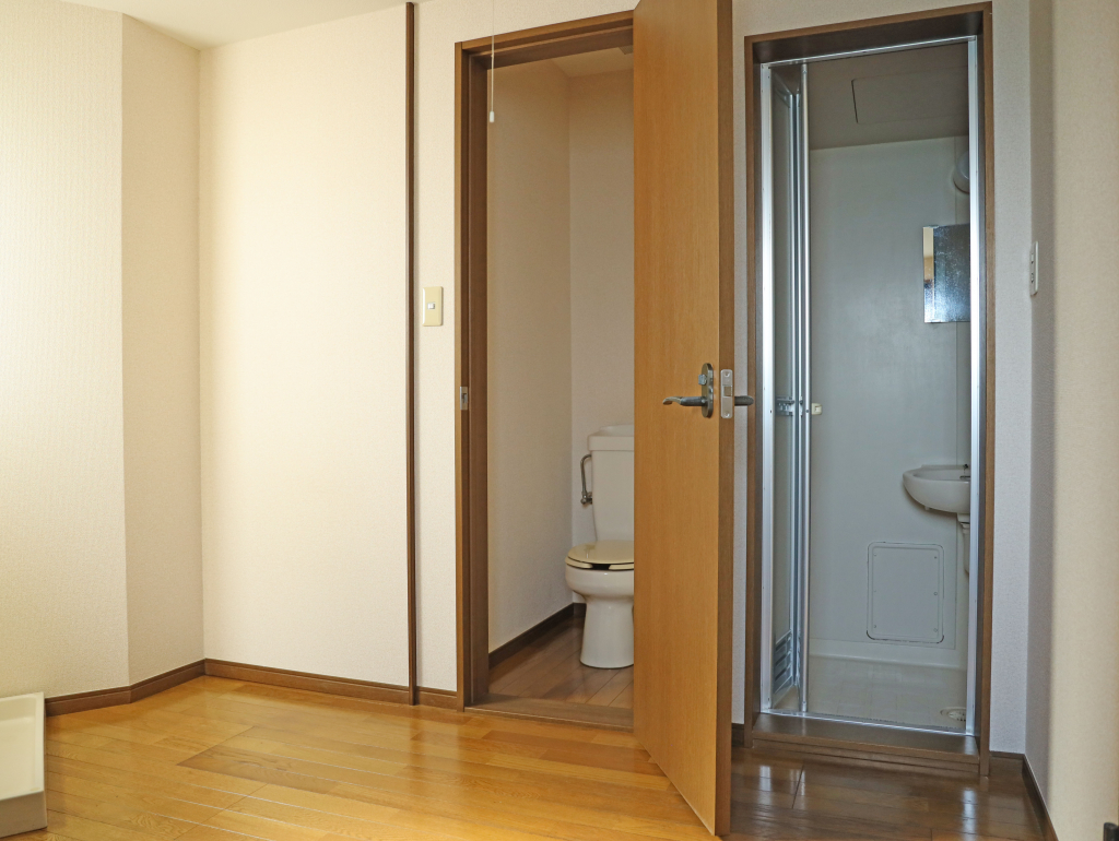 トイレとバスは別です