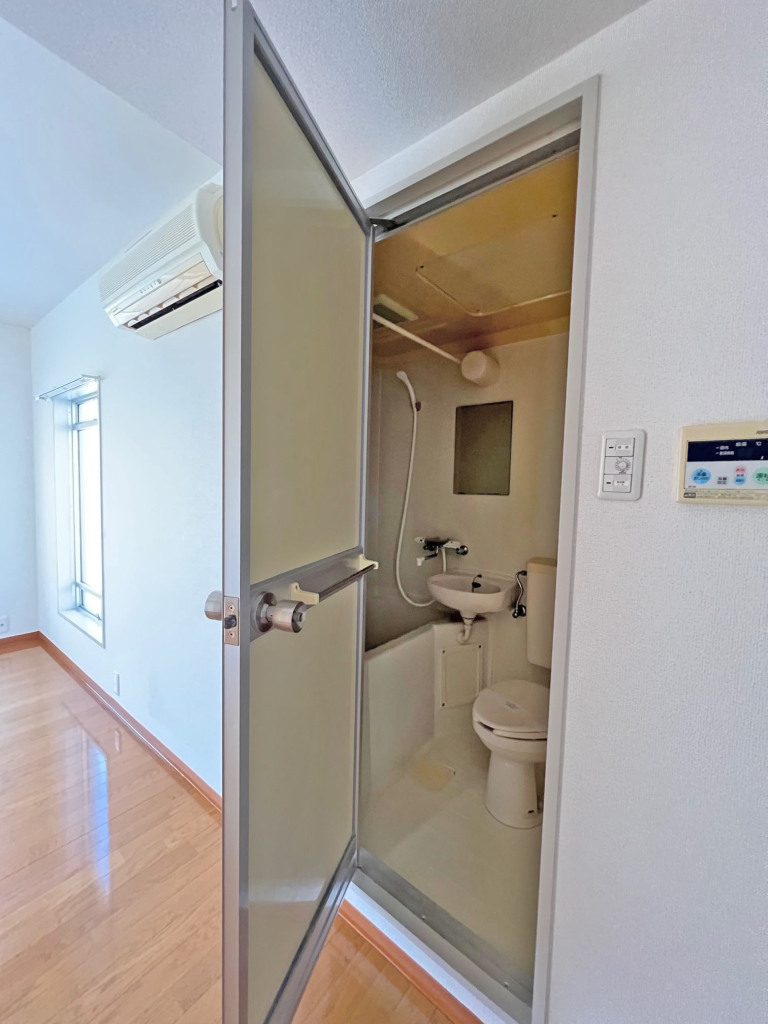 トイレバス洗面は３点ユニットになっております