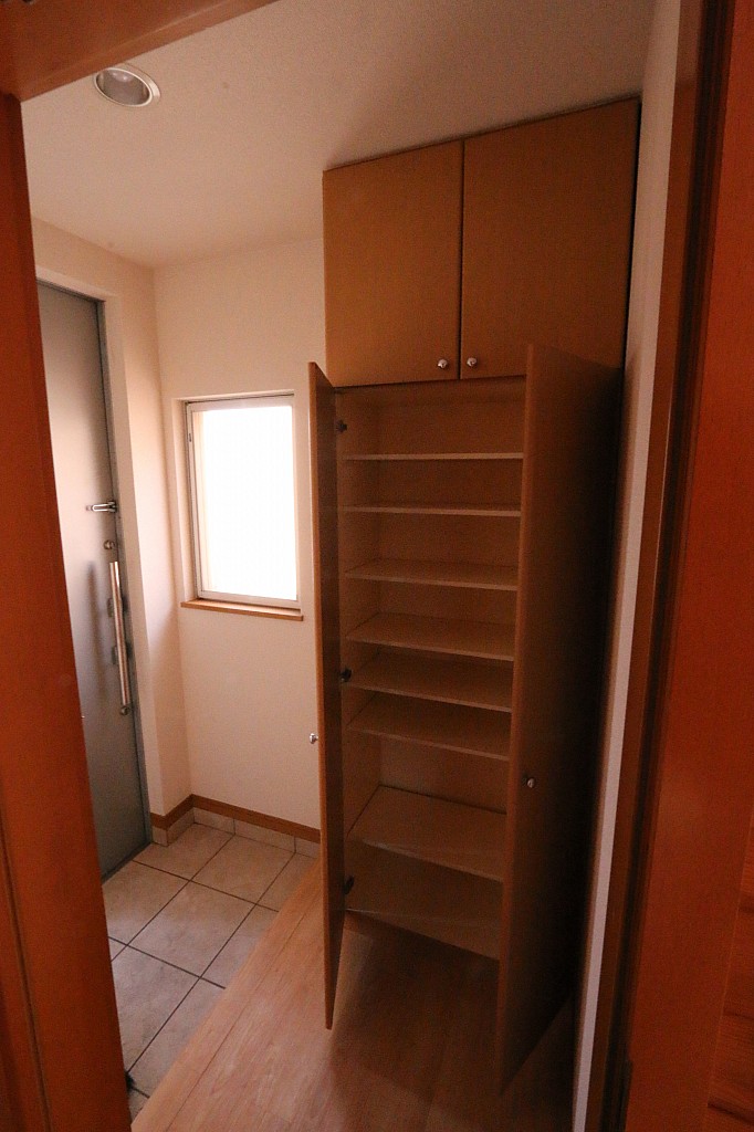 玄関には嬉しい大型のシューズボックス♪