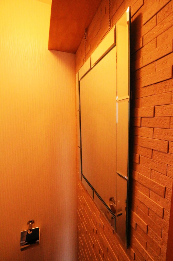 トイレにはミラーも装備♪