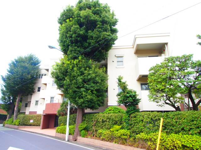 公園が近く豊な環境です。コンビニも近くて便利。