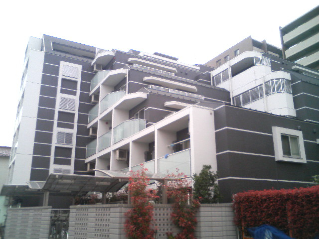 静かな立地でマンションのつくりもおしゃれな物件。