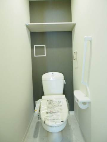 トイレも多機能で安心の空間です。これは別部屋の写真です。