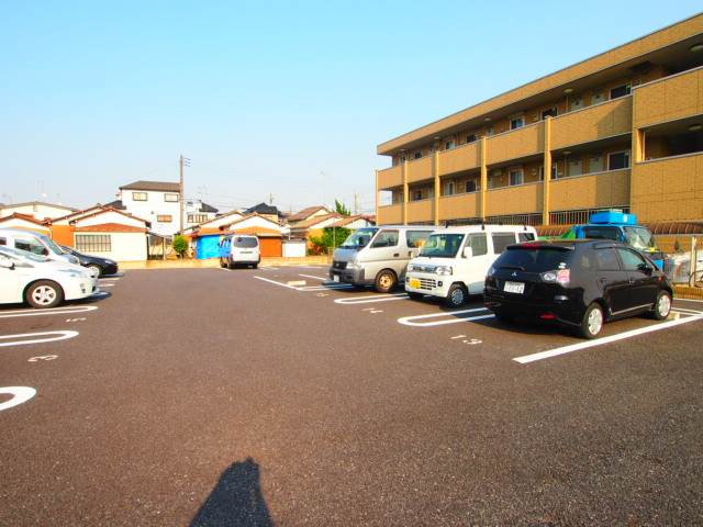 駐車場は敷地内にあり広々。