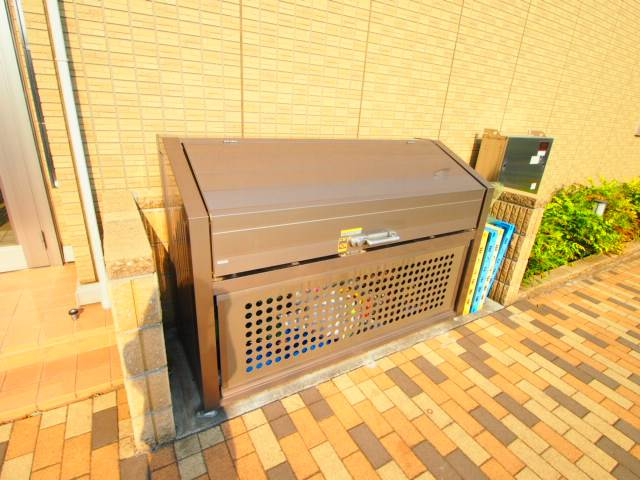 ゴミストッカーは敷地内にあり便利。
