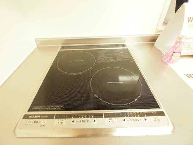 キッチンはＩＨコンロ。お掃除も楽々。