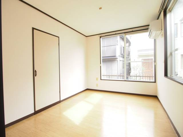 一日を通して明るいお部屋。