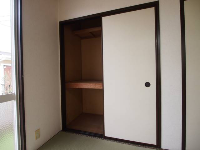 押入れはお布団もしっかりしまえて便利です。