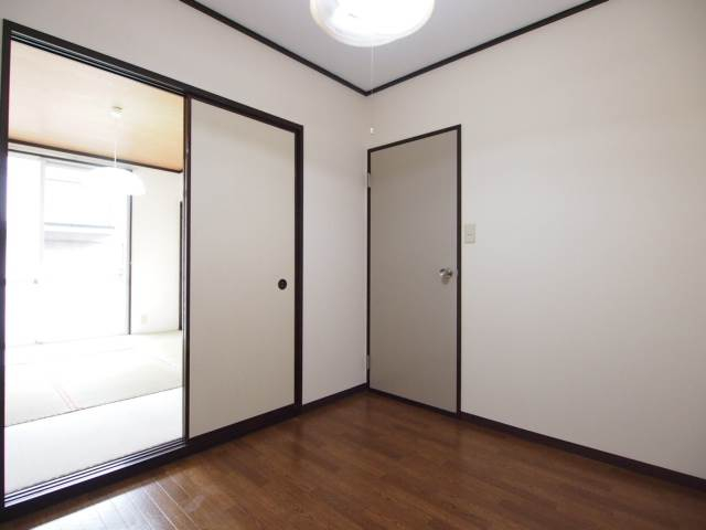 こちらは洋室４．５帖です。