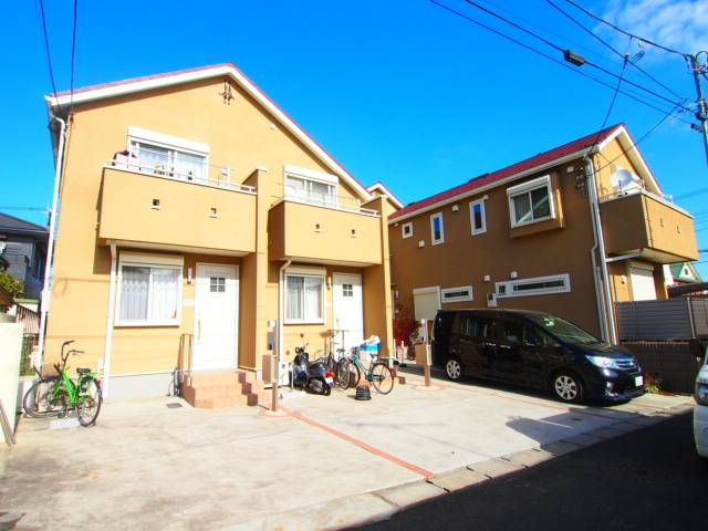 前面が駐車場で採光も◎