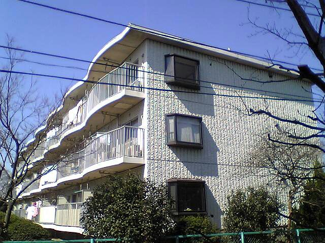 駅から近めでお買い物にも便利な場所です。