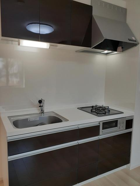 調理のしやすいシステムキッチン※別部屋参考写真