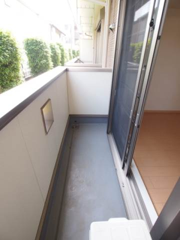 今回ご紹介のお部屋は2階です。
