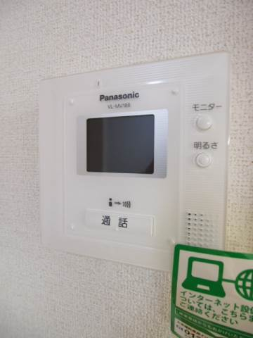 モニタ付インターホンがあると安心できますね。