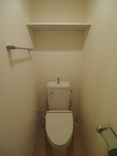トイレは暖房便座付き ※別部屋参考写真