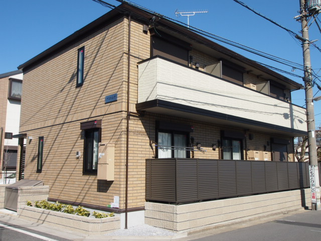落ち着きのある外観です。周辺も静かで住環境良好です