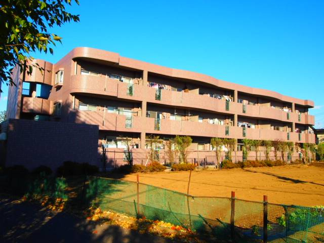 重厚感のあるマンションです。