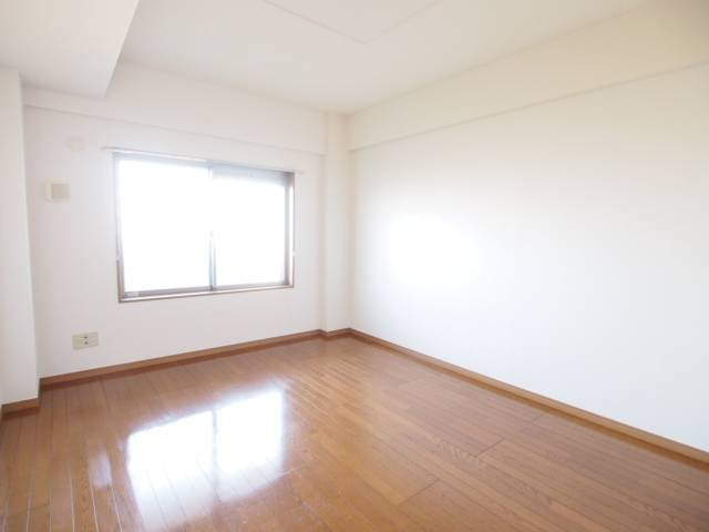 北側の洋室。広いです。