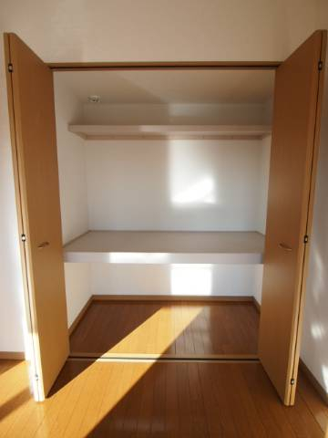 こちらもしっかり収納がついています。